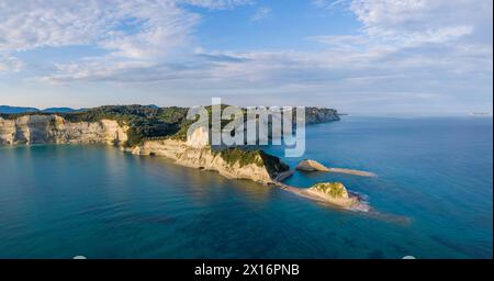 Aus der Vogelperspektive auf Kap Drastis, dem nordwestlichsten Punkt der Insel Korfu Stockfoto