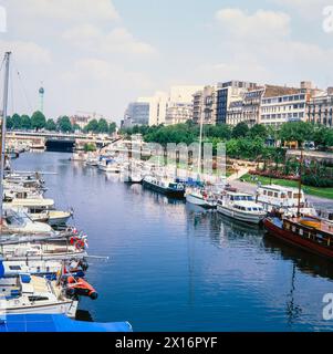 Paris Frankreich verankert Boote «Bassin de l 'Arsenal» «Port de l ' Arsenal» Sommer Seine «Place De La Bastille» Stockfoto