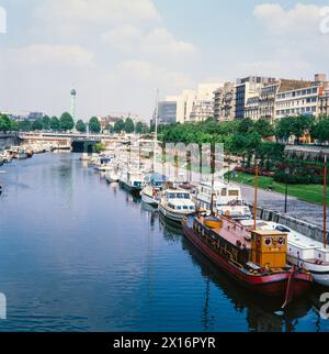 Paris Frankreich verankert Boote «Bassin de l 'Arsenal» «Port de l ' Arsenal» Sommer Seine «Place De La Bastille» Stockfoto