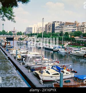 Paris Frankreich verankert Boote «Bassin de l 'Arsenal» «Port de l ' Arsenal» Sommer Seine «Place De La Bastille» Stockfoto