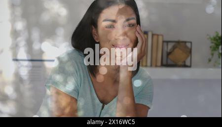 Bild von Lichtflecken über Porträt einer birassischen Frau Stockfoto