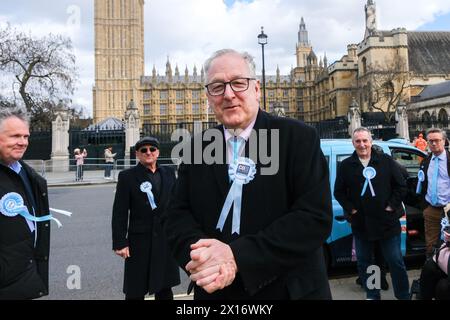 Parliament Square, London, Großbritannien. April 2024. Howard Cox, Kandidat des britischen Bürgermeisters der Reform London und Kandidaten der Londoner Versammlung. Quelle: Matthew Chattle/Alamy Live News Stockfoto