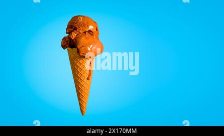 Schokoladeneis in einem Waffelkegel isoliert auf blauem Hintergrund Stockfoto