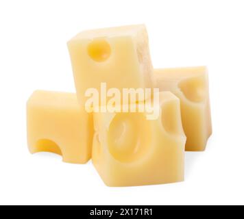 Würfelchen mit köstlichem Käse, isoliert auf weiß Stockfoto