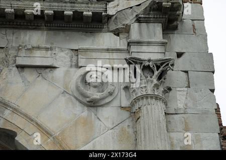 Apollo auf dem Augustusbogen in Rimini Stockfoto