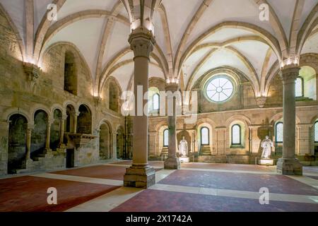 Das Refektorium (Speisesaal) des Klosters Alcobaca (Mosteiro de Alcobaca) oder des Klosters Alcobasa ist ein katholischer Klosterkomplex im Schlepptau Stockfoto