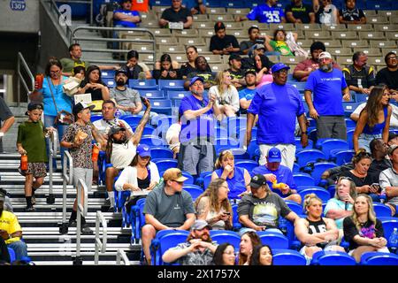 San Antonio, Texas, USA. April 2024. St. Fans von Louis Battlehawks machten sich auf die Reise nach San Antonio, TX, um ihr Team im Alamodome anzufeuern. (Kreditbild: © James Leyva/ZUMA Press Wire) NUR REDAKTIONELLE VERWENDUNG! Nicht für kommerzielle ZWECKE! Stockfoto