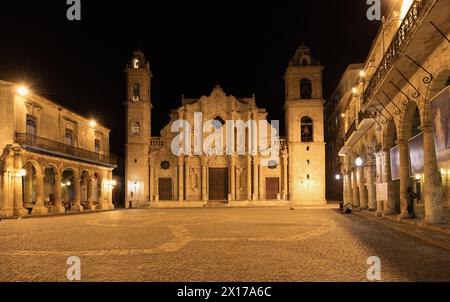 Kathedrale in Havanna bei Nacht Stockfoto