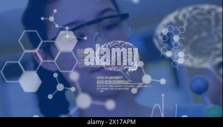 Bild von Datenverarbeitung und chemischer Formel über birassisches Schulmädchen Stockfoto