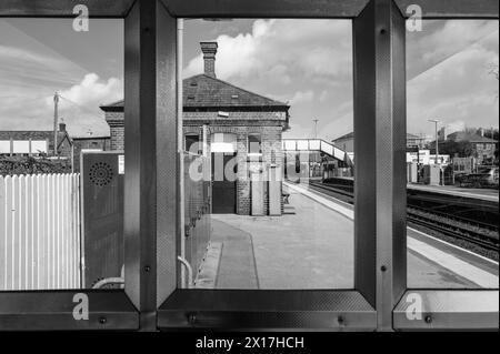 BAHNÜBERGANG CAMBORNE BARRIEREN BAHNÜBERGANG Stockfoto