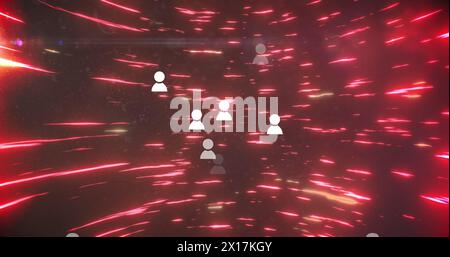 Bild von Social-Media-Symbolen über roten Lichtern, die sich schnell auf schwarzem Hintergrund bewegen Stockfoto