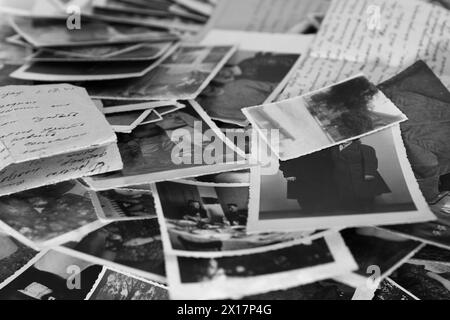 Vintage Amateur-Nachkriegsfotos und Postbriefe, 1940er Jahre Stockfoto