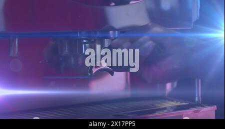 Bild von Lichtflecken über biracial Mann mit Kaffeemaschine Stockfoto