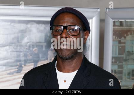 Paris, Frankreich. April 2024. Steve McQueen besucht am 15. April 2024 die Pariser Filmpremiere in der MK2 Bibliothèque in Paris. Foto: Nasser Berzane/ABACAPRESS.COM Credit: Abaca Press/Alamy Live News Stockfoto