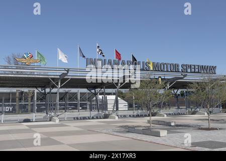 Indianapolis - 13. April 2024: Indianapolis Motor Speedway Gate ein Eingang. IMS ist Austragungsort des Indy 500 und Brickyard und die Rennhauptstadt der Wor Stockfoto