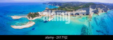 Ionische Inseln Griechenlands Korfu. Panoramablick auf das atemberaubende Cape Drastis - natürliche Landschaft mit weißen Felsen und türkisfarbenem Wasser, Norden Stockfoto