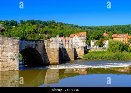 Alte Werrabrücke, Fachwerkhäuser an der Werra, Hannoversch Muenden, Hann. München, Niedersachsen, Deutschland Stockfoto