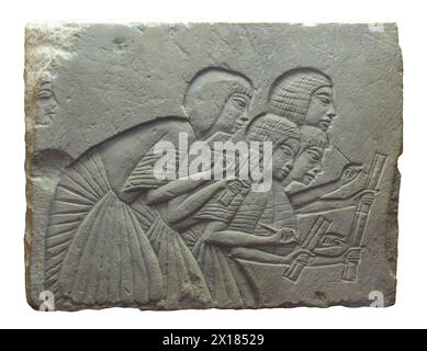 Das Alte Ägypten. Relief von vier Schriftgelehrten aus dem Grab von Horemheb, Sakkara. Stockfoto