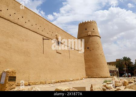 Riad, Saudi-Arabien, 13. April 2024. Al Masmak Palace 1895 ist eine Festung aus Lehm und Lehmziegel, die Zeuge der Gründung des Königreichs im Jahre 1902 King ab war Stockfoto