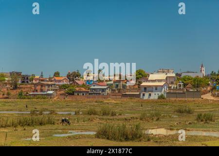 Antananarivo, Madagaskar. Oktober 2023. Antananarivo. Menschen leiden unter Armut langsame Entwicklung Land. Stadtbewohner, die über ihre Geschäfte hetzen. Stockfoto