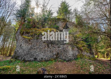 Mit einer Höhe von rund 9 Metern, einem Volumen von über 400 Kubikmetern und einem Gewicht von rund 735 Tonnen ist der Dengelstein der größte erhaltene Stockfoto