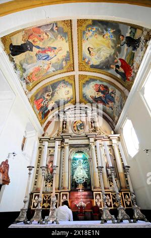 El Calvario Kirche, Leon, Nicaragua, prächtige barocke Kirchendecke mit Gemälden und Altar, Mittelamerika, Mittelamerika Stockfoto