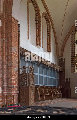 Gotische Chorstände im Inneren der Marienkirche, Backsteingotik, Kluetz, Mecklenburg-Vorpommern, Deutschland Stockfoto