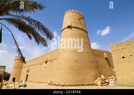 Riad, Saudi-Arabien, 13. April 2024. Al Masmak Palace 1895 ist eine Festung aus Lehm und Lehmziegel, die Zeuge der Gründung des Königreichs im Jahre 1902 King ab war Stockfoto