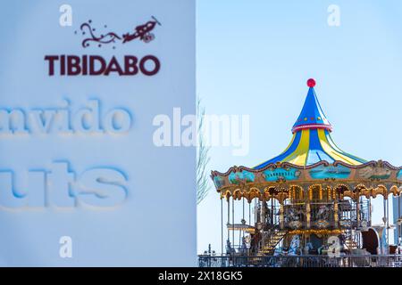 Pferdekarussell im Parc d'atraccions Tibidabo Vergnügungspark in Barcelona, Spanien Stockfoto