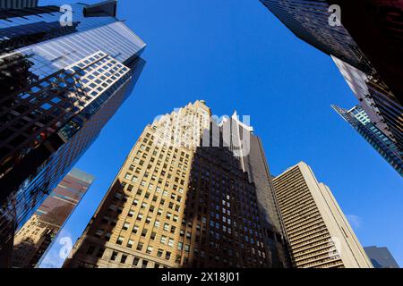 Blick von oben auf die Wolkenkratzer von Manhattan New York City, Geschäftsbüros. Stockfoto