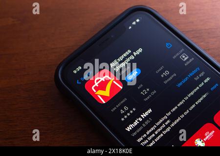 Die AliExpress-App wird in einem App Store auf einem iPhone-Bildschirm angezeigt. AliExpress ist ein Online-Einzelhandelsservice mit Sitz in China und im Besitz der Alibaba Group Stockfoto