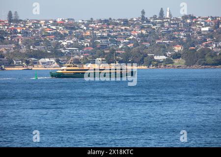 Die Manly Ferry, Sydney Fähre namens Freshwater am Hafen von Sydney vorbei an Watsons Bay in den östlichen Vororten, NSW, Australien Stockfoto