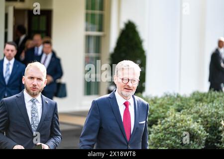 Der kenianische Präsident William Ruto trifft auf der Joint Base Andrews in Maryland ein, begrüßt von Dr. Jill Biden am 22. Mai vor einem Staat in Washington DC Stockfoto