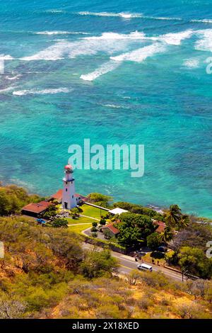 Blick aus der Vogelperspektive auf das Wahrzeichen Diamond Head Lighthouse in Honolulu auf der Insel Oahu, Hawaii. Erbaut 1917 südlich von Waikiki Beach, wurde es unter Denkmalschutz gestellt Stockfoto