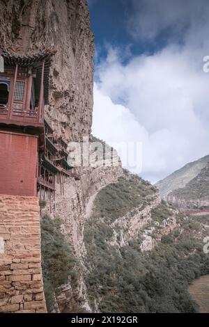 6. OKTOBER 2021, DATONG, CHINA: Die Details des Daches des nördlichen Mt. Hengshan hängender Tempel in Datong in der Provinz Shanxi. Berühmte chinesische Klassik Stockfoto