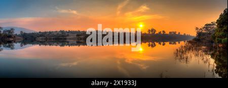 Seeblitze an einem Dock bei Sonnenuntergang. Stockfoto