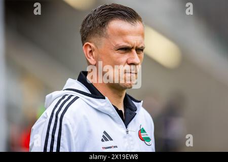 Lodz, Polen. April 2024. Maciej Kedziorek Trainer von Radomiak, der während des Polnischen PKO Ekstraklasa League-Spiels zwischen LKS Lodz und Radomiak Radom im Wladyslaw Krol Municipal Stadium zu sehen war. Endstand; LKS Lodz vs Radomiak Radom 3:2. Quelle: SOPA Images Limited/Alamy Live News Stockfoto