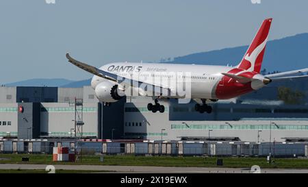 Richmond, British Columbia, Kanada. April 2024. Ein Qantas Boeing 787-9 Dreamliner Jetliner (VH-ZNH) landet am Vancouver International Airport. (Credit Image: © Bayne Stanley/ZUMA Press Wire) NUR REDAKTIONELLE VERWENDUNG! Nicht für kommerzielle ZWECKE! Stockfoto