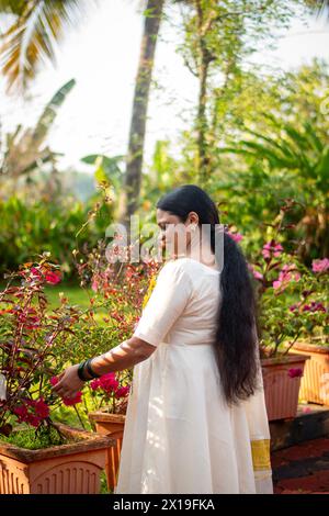 Ein Bild einer malayali-Frau mittleren Alters in traditioneller kerala-Kleidung Stockfoto