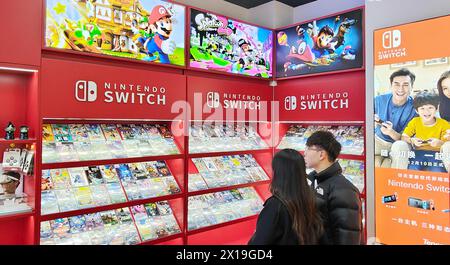 SHANGHAI, CHINA - 25. FEBRUAR 2024 - der Nintendo Switch Spielekonsolen-Store in Shanghai, 25. Februar 2024. Stockfoto