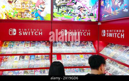 SHANGHAI, CHINA - 25. FEBRUAR 2024 - der Nintendo Switch Spielekonsolen-Store in Shanghai, 25. Februar 2024. Stockfoto