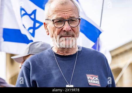 Solidaritaetskundgebund in Solidarität zu Israel nach den Iranischen Angriff mit Drohnen und Racketen vor dem Brandenburger Tor in Berlin am 14. April 2024. - Präsident der Deutsch-Israelischen Gesellschaft Volker Beck Solidaritätskundgebung für Israel nach den Iranischen Angriff *** Solidaritätskundgebung mit Israel nach dem iranischen Angriff mit Drohnen und Raketen vor dem Brandenburger Tor am 14. April in Berlin, 2024 Präsident der Deutsch-israelischen Gesellschaft Volker Beck Solidarity für Israel nach dem iranischen Angriff Stockfoto