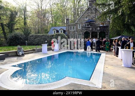 Washington, Usa. April 2024. Der tschechische Premierminister Petr Fiala traf sich am 15. April 2024 mit seinen Landsleuten in der tschechischen Botschaft in den USA in Washington. Quelle: Katerina Sulova/CTK Photo/Alamy Live News Stockfoto