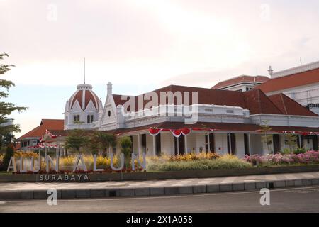 Balai Pemuda Surabaya ist eines der historischen Gebäude, das von der Stadtverwaltung von Surabaya geschützt wird. Stockfoto