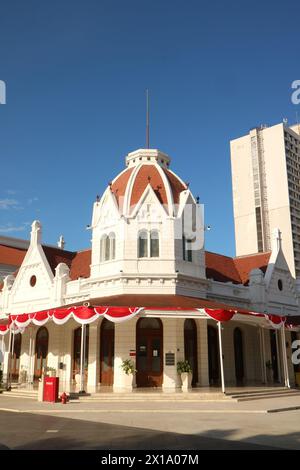 Balai Pemuda Surabaya ist eines der historischen Gebäude, das von der Stadtverwaltung von Surabaya geschützt wird. Stockfoto