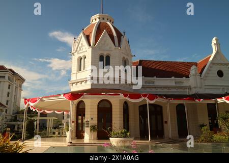 Balai Pemuda Surabaya ist eines der historischen Gebäude, das von der Stadtverwaltung von Surabaya geschützt wird. Stockfoto