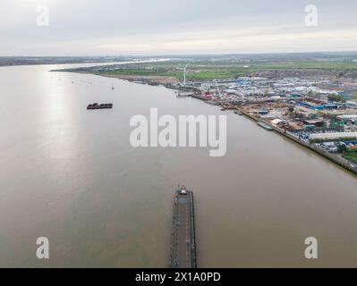 Der 1842 eröffnete Erith Pier ist der längste Pier in london, der sich etwa 360 m in die Themse hineinerstreckt Stockfoto