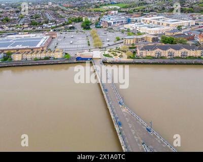 Der 1842 eröffnete Erith Pier ist der längste Pier in london, der sich etwa 360 m in die Themse hineinerstreckt Stockfoto