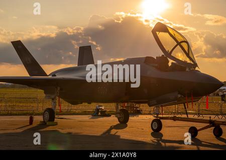 Lockheed Martin F-35A Lightning in Vorbereitung auf den Abendflug Stockfoto