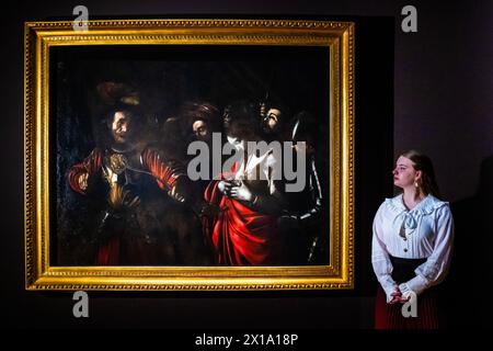 London, Großbritannien. April 2024. Martyrium von Saint Ursula, 1610 - die Nationalgalerie zeigt Caravaggios letztes Gemälde, das seit fast 20 Jahren in Großbritannien nicht zu sehen ist, in einer neuen Ausstellung The Last Caravaggio, die vom 18. April bis 21. Juli 2024 stattfindet. Das Martyrium von Saint Ursula, 1610, verliehen von der Sammlung Intesa Sanpaolo (Gallerie d’Italia - Neapel), ausgestellt neben einem anderen Salome, empfängt den Kopf von Johannes dem Täufer, etwa 1609–10. Guy Bell/Alamy Live News Stockfoto